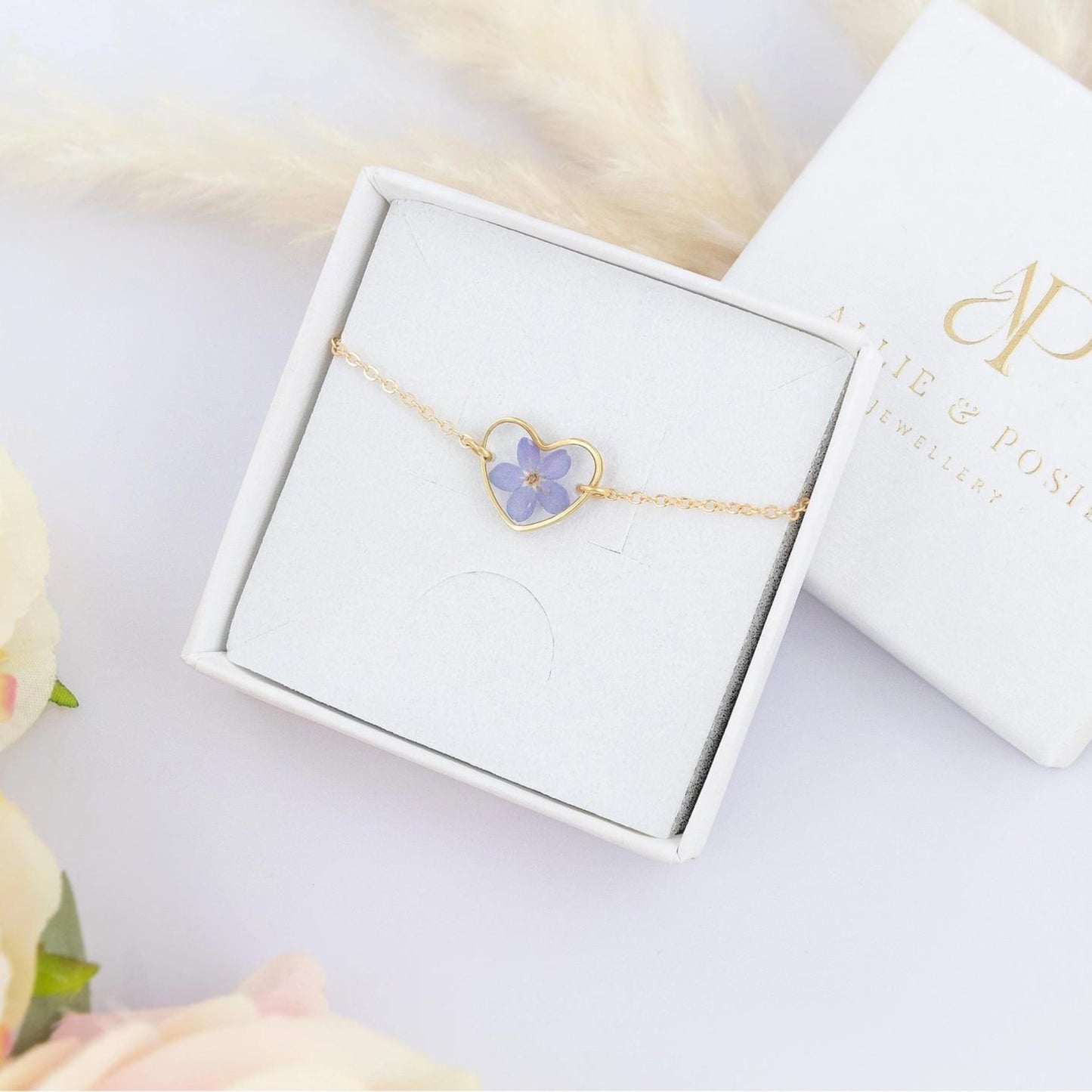 OPHELIA Heart Bracelet With Real Dried Forget-Me-Nots (Gold-Plated) - The Little Jewellery Company