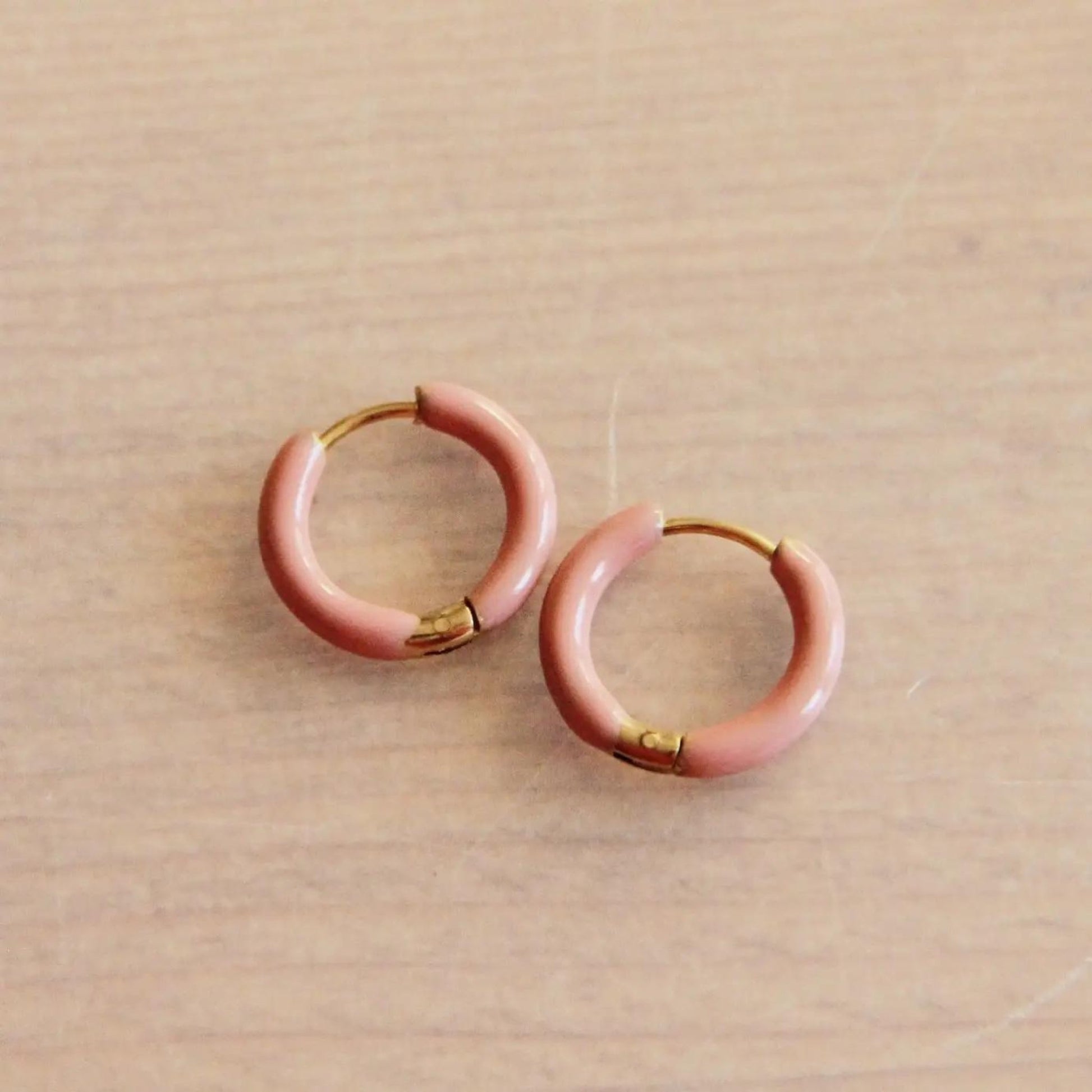 Stainless steel colored creole 16mm - salmon / gold - The Little Jewellery Company